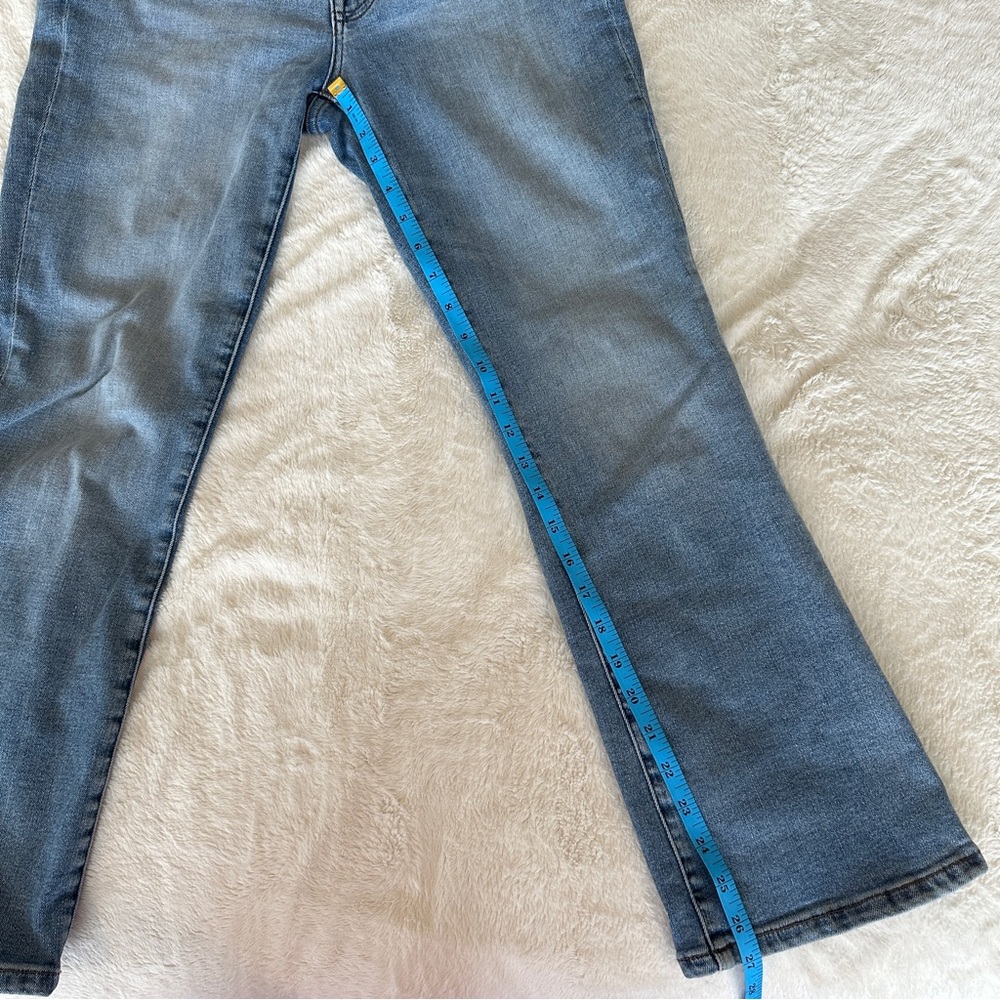 Madewell Mid-Rise Kick Out Jeans – Size 29 – Excellent Used Condition - Picture 10 of 11